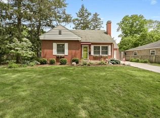 104 Elmwood Dr, Champaign, IL 61821