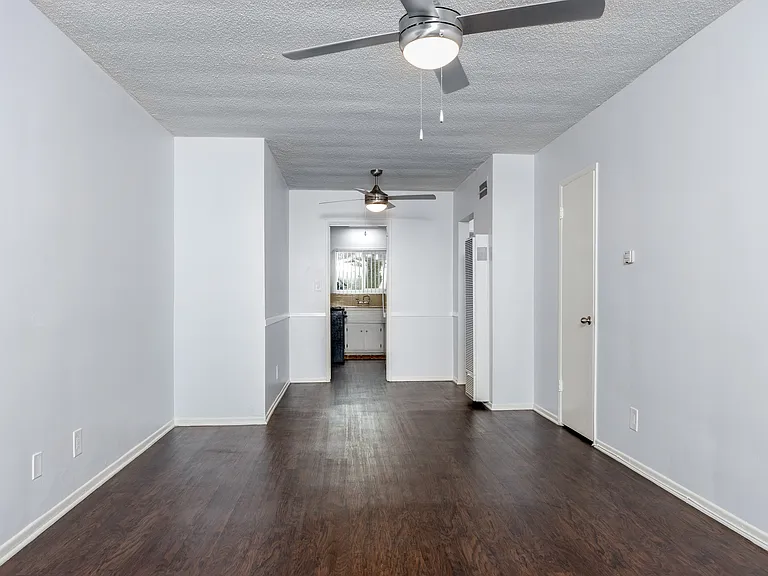 Kingsley Apartments — Photo 23