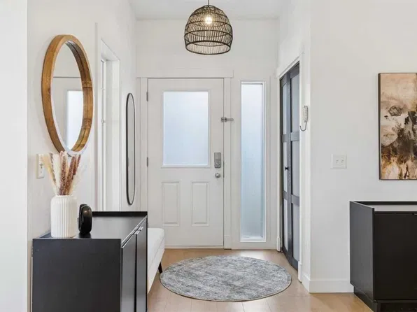 281 E Cougar Ridge Dr SW #306, Calgary, AB T3H 0J3