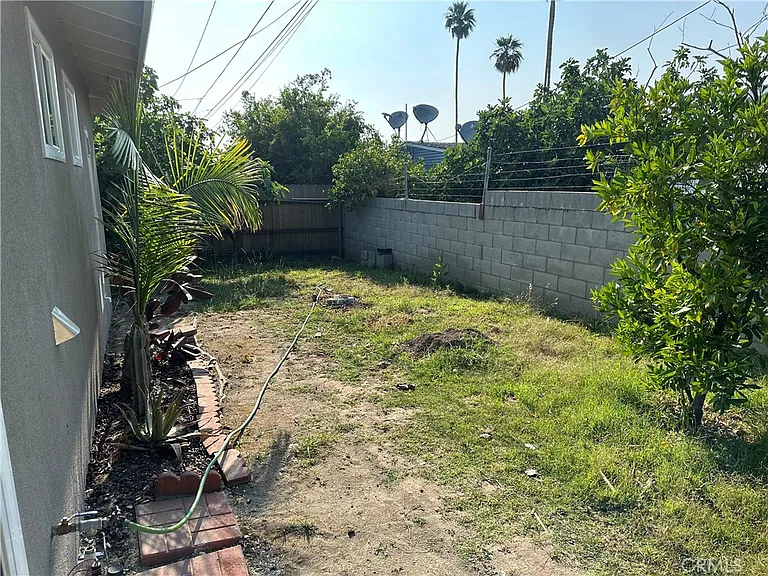 24450 University Ave — Photo 25