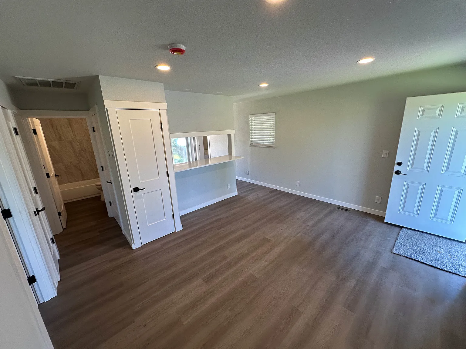 2 bed, 750 sqft, $2,100 — Photo 3