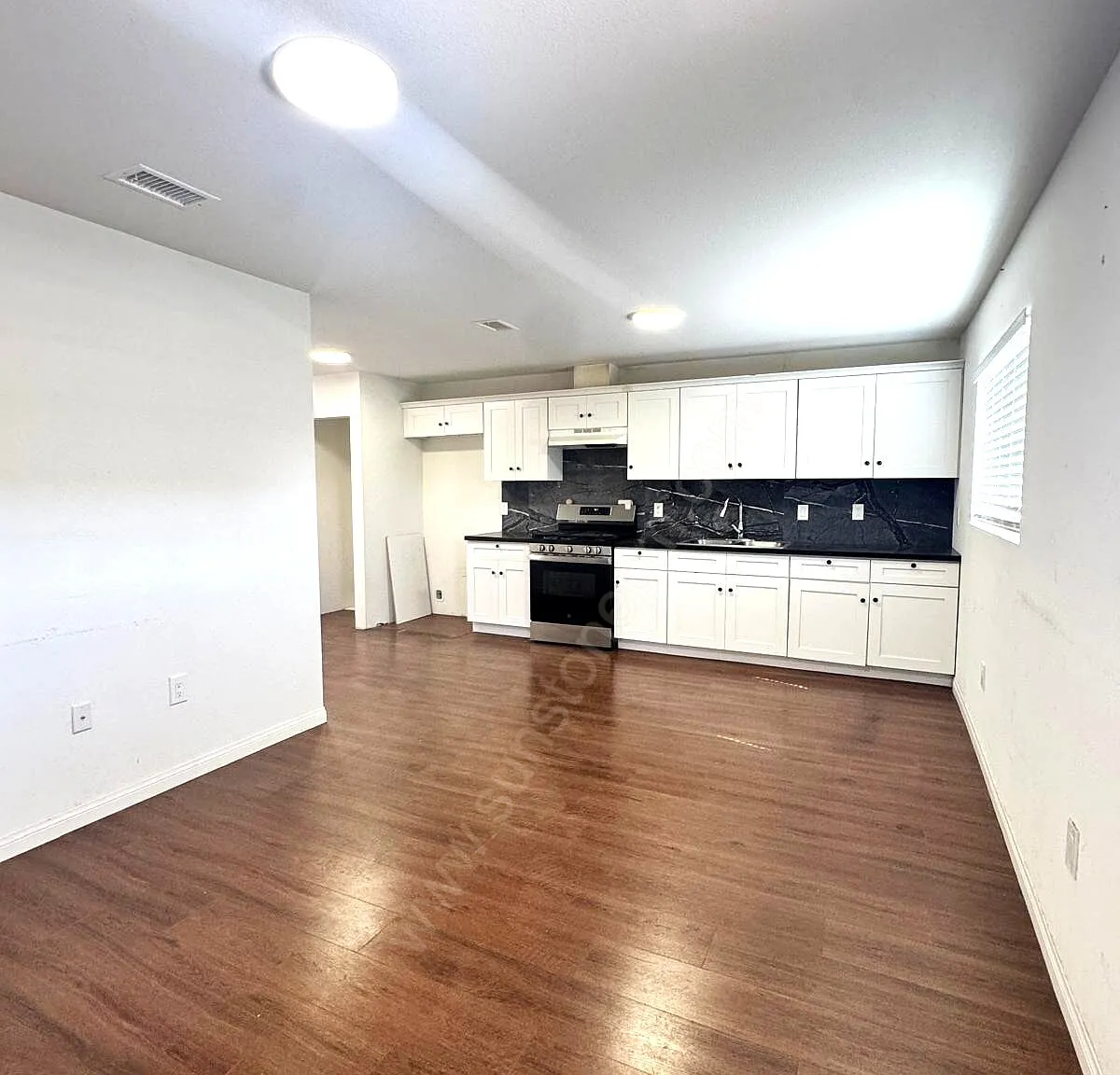 2 bed, 900 sqft, $2,450 — Photo 2