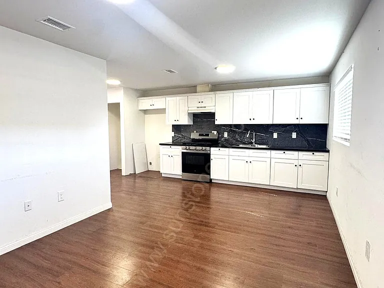 704 W Foothill Blvd — Photo 2