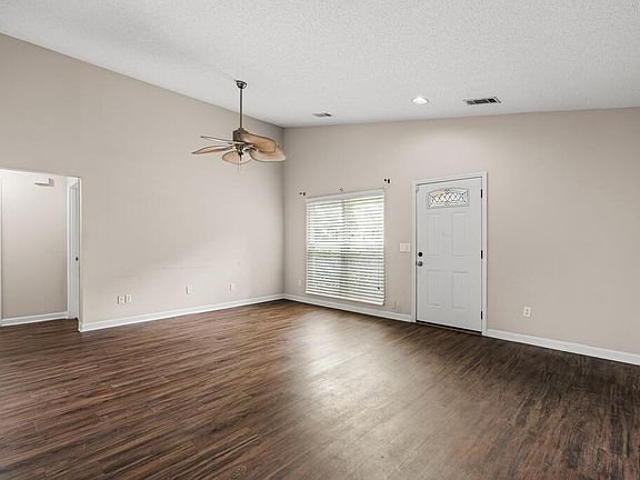 4th image of 8241 Lantern Ln