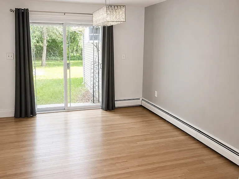 61-61A Graham Rd #1 — Photo 3