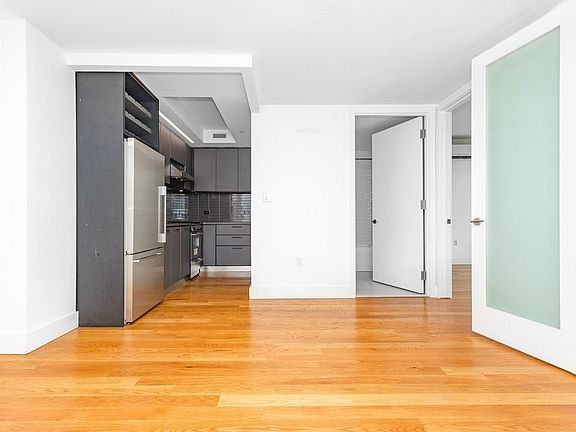 4th image of 1040 Dean St #53