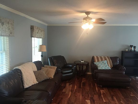 3rd image of 2525 Tulip Ln