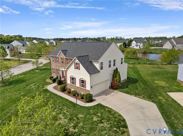 1925 White Mountain Dr, Chester, VA 23836