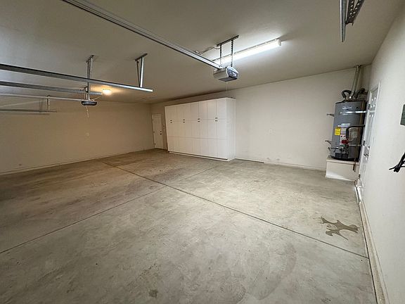 3rd image of 608 W Evergreen Ave