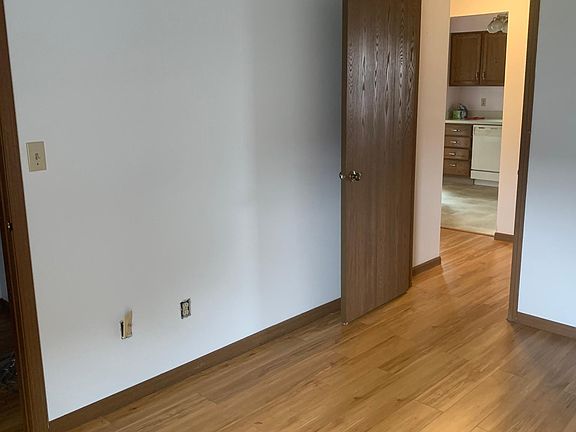 5th image of 810 Pearson Cir