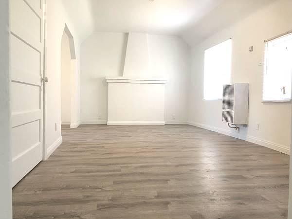 1st image of 4218 1/4 Lockwood Ave