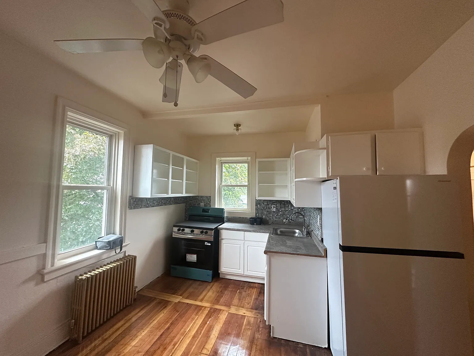 3 bed, 1200 sqft, $2,300 — Photo 4