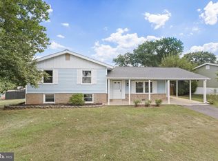 736 N York Rd, Sterling, VA 20164