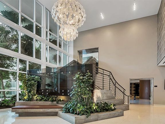4th image of 2020 N Bayshore Dr APT 2603