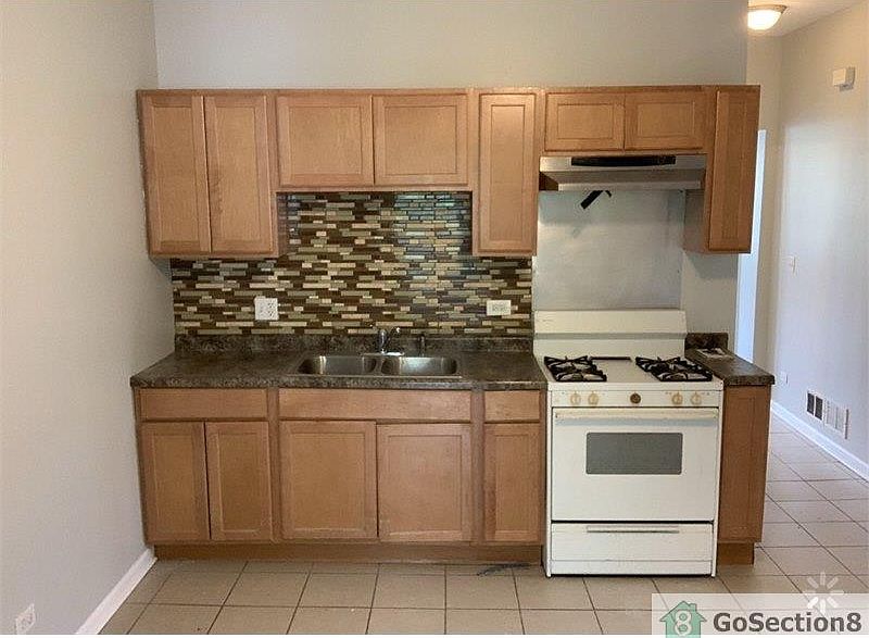 1st image of 5719 S Justine St #1