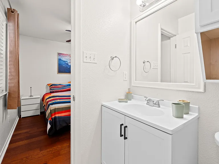 1110 W 22nd St #2 — Photo 17