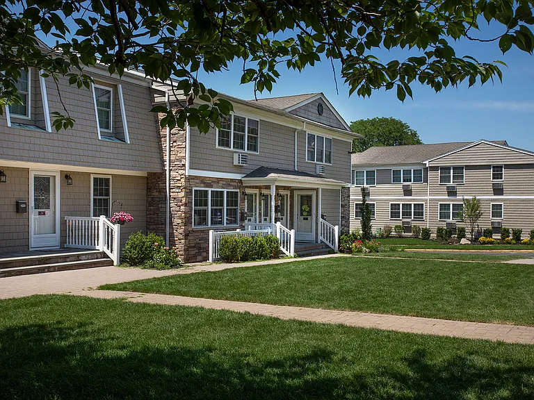 Fairfield Village At Commack — Photo 22