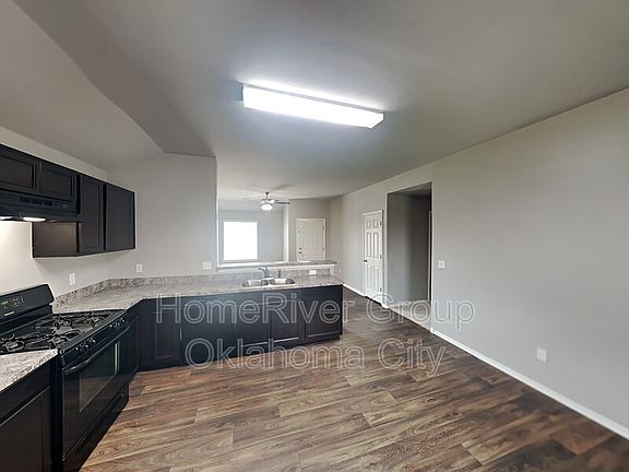 5th image of 1880 Sussex St