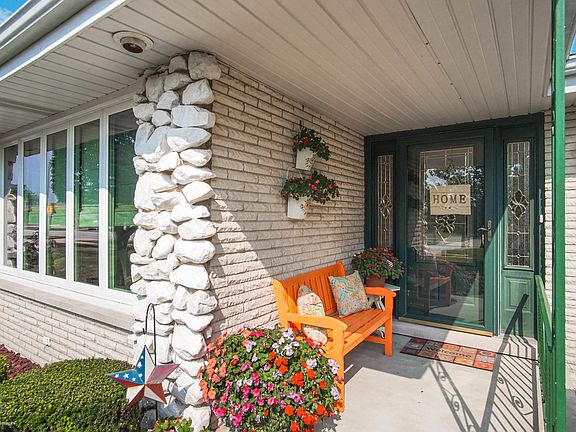 5th image of 15635 Larkspur Ln