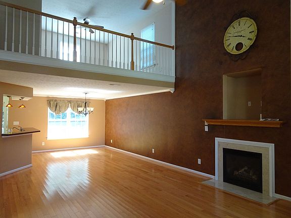 2nd image of 5116 Essex Ct