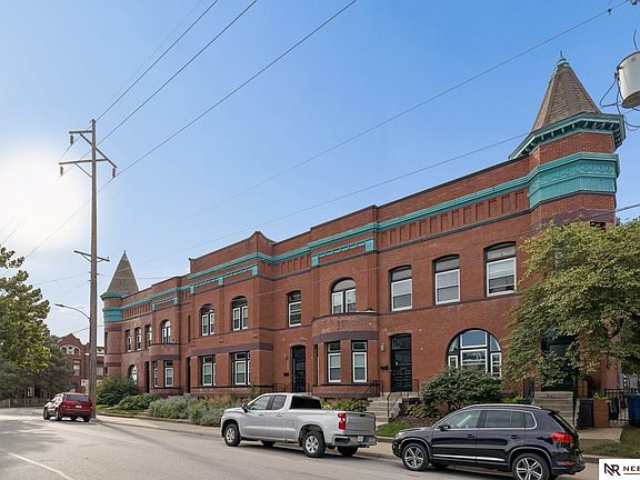 3rd image of 3005 Pacific St