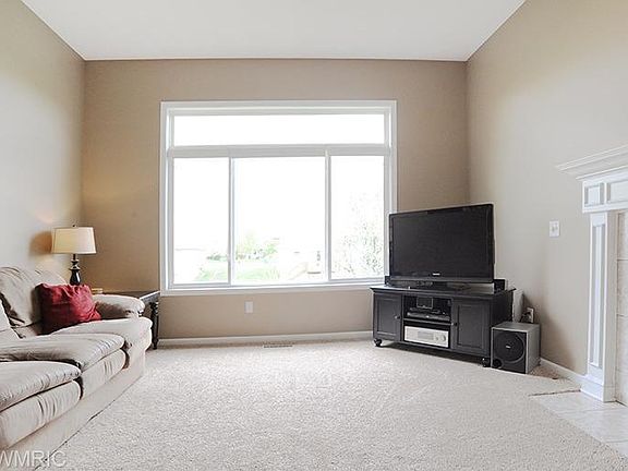 3rd image of 6067 Glengarry Dr SE