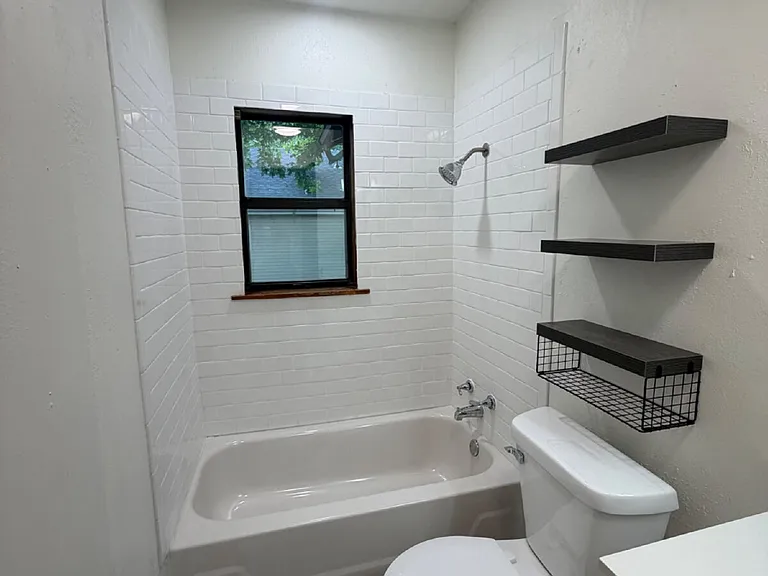 2116 W Elm St — Photo 11
