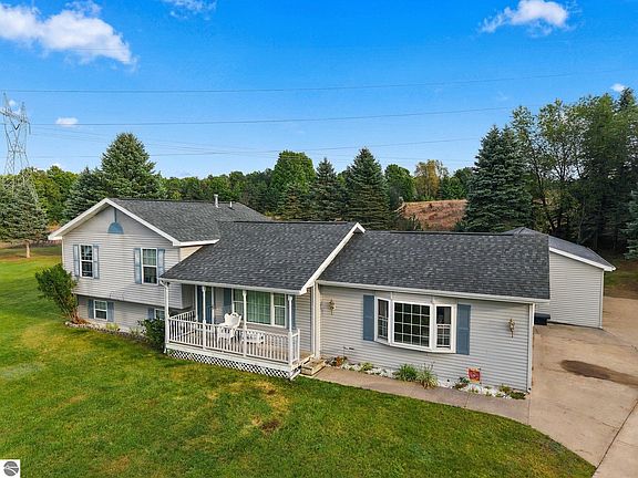2nd image of 2005 Holland Cir