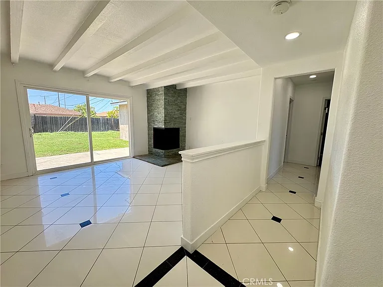1211 N Siesta St — Photo 2