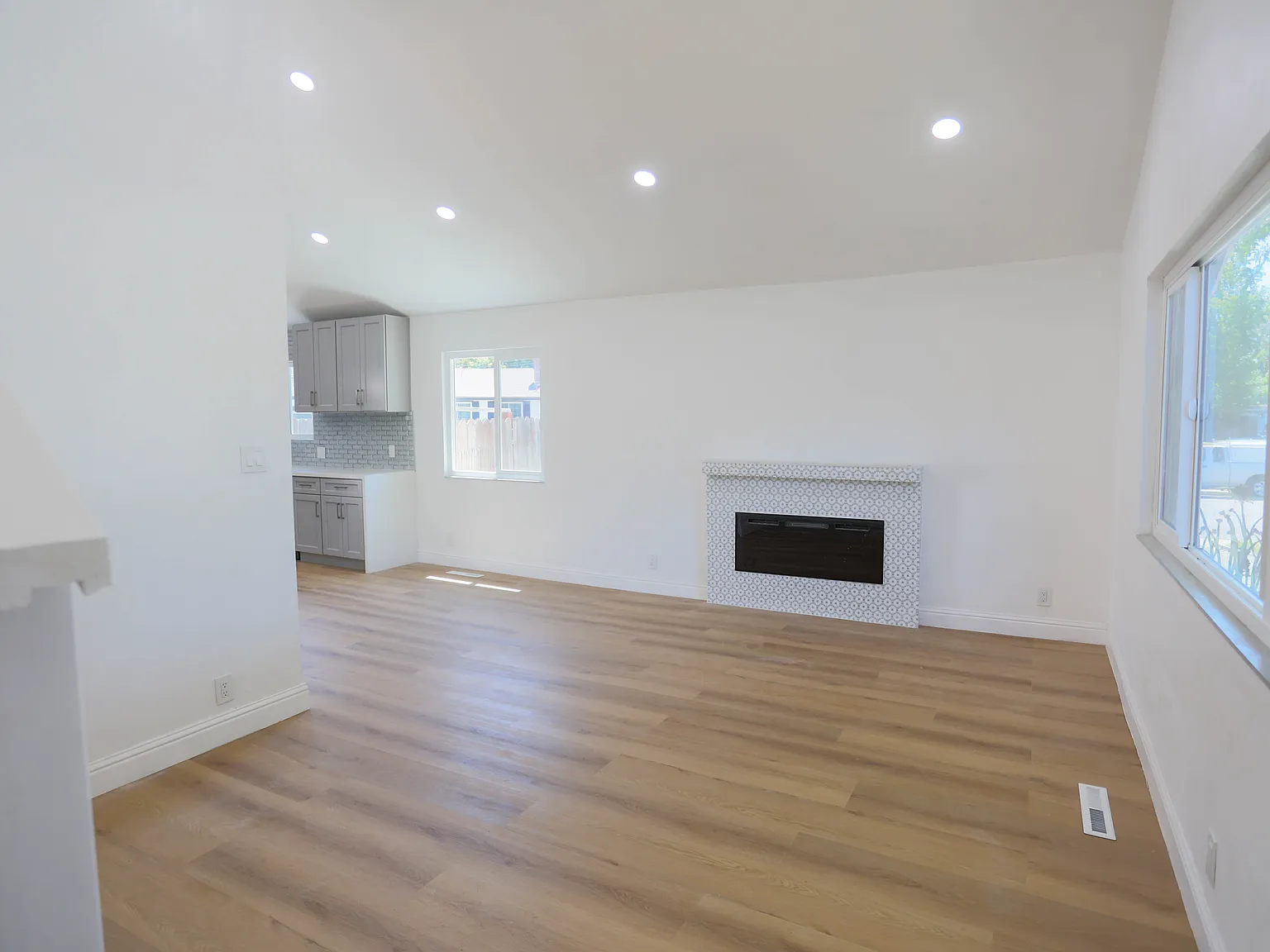 4 bed, 1536 sqft, $3,950 — Photo 4
