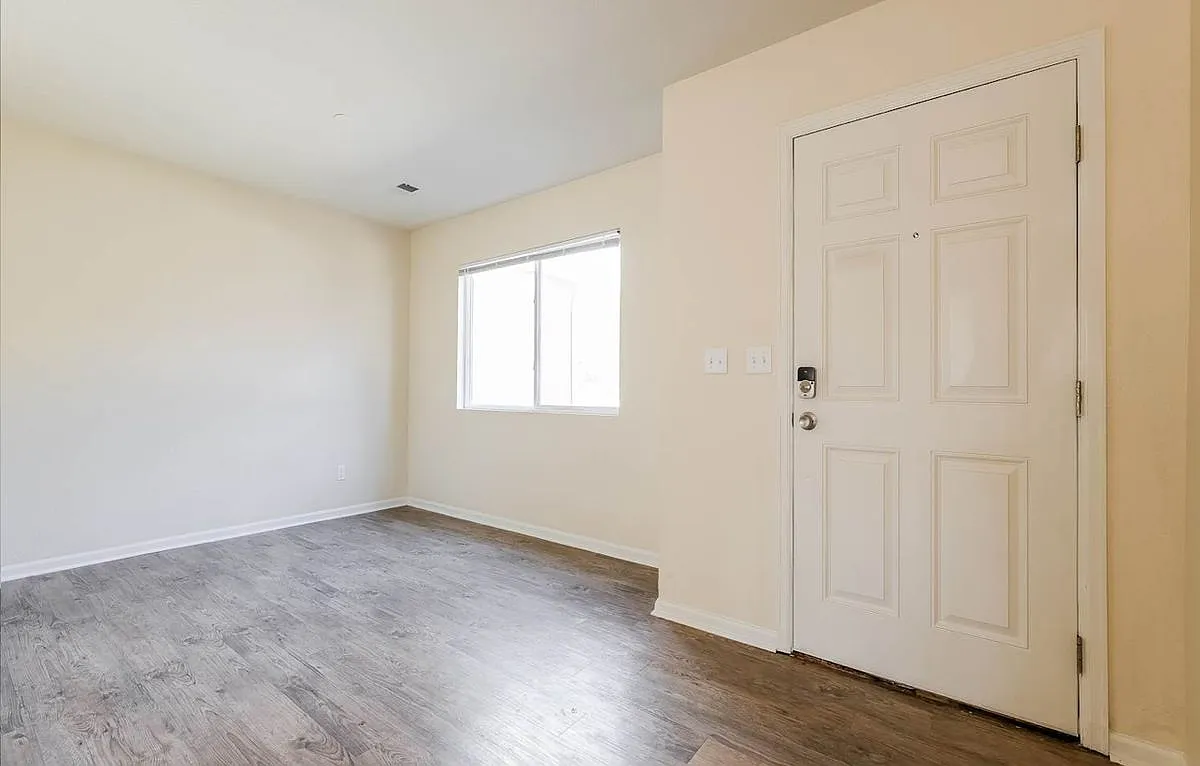 3 bed, 2.5 bath, 1650 sqft, $2,260 — Photo 4
