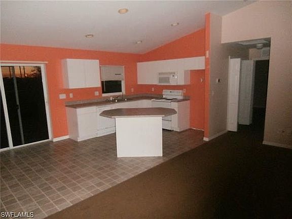 3rd image of 212 NW 22nd Ct