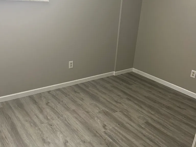 704 Red Oak Ln — Photo 1