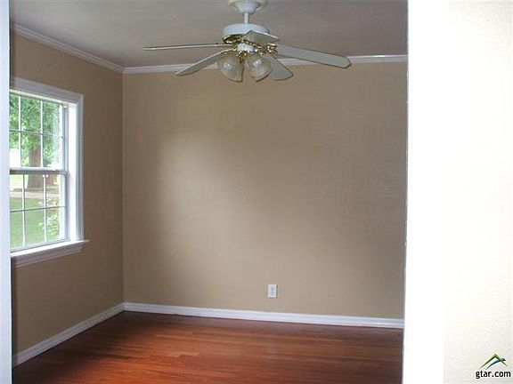4th image of 2424 N Fenton Ave