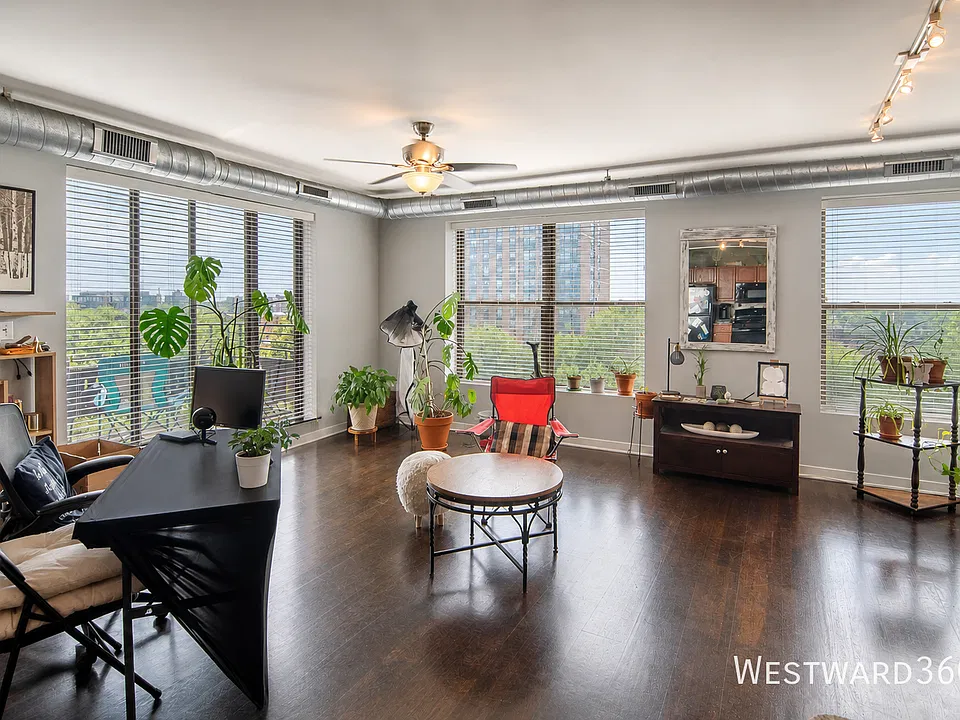 4537 S Drexel Blvd #604