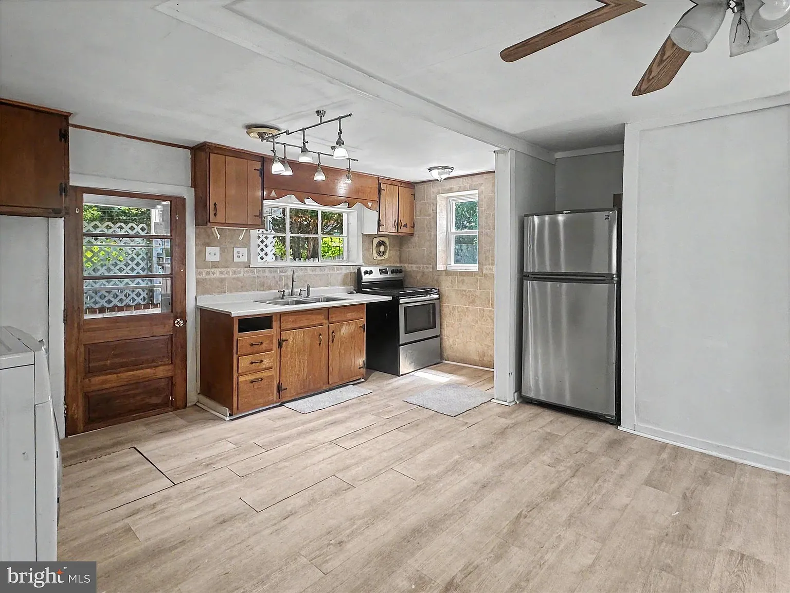 2 bed, 1.0 bath, 1530 sqft, $1,700 — Photo 3