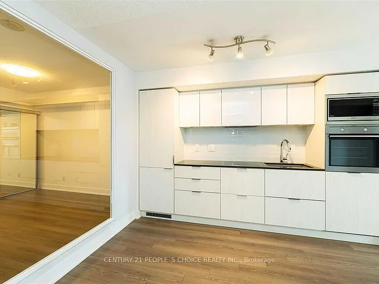 318 Richmond St W #715 — Photo 2
