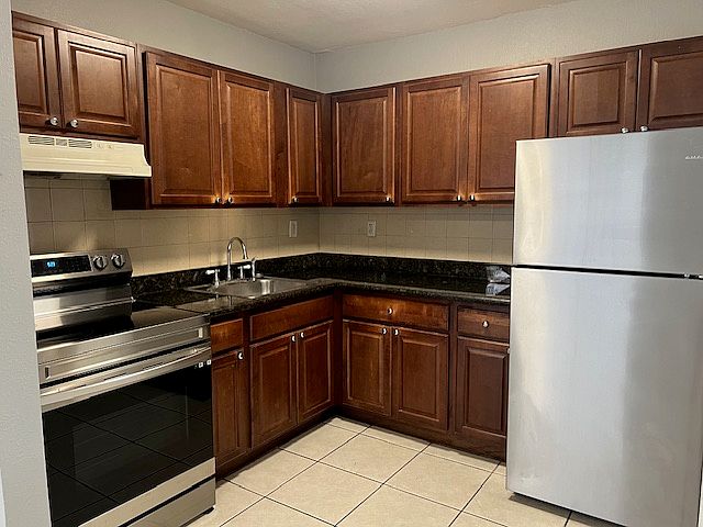 2nd image of 616 SW 14th Ave #111