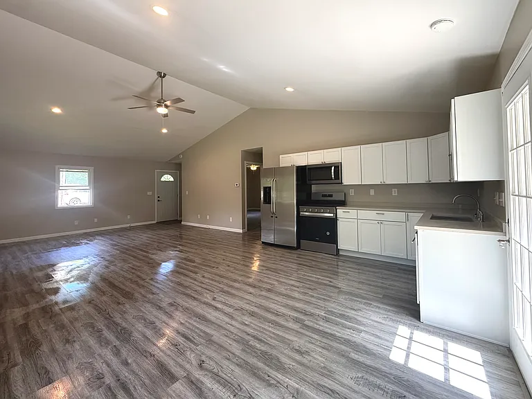 1309 N Woodland Ln — Photo 10