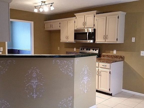 4th image of 212 Woodfield Cv