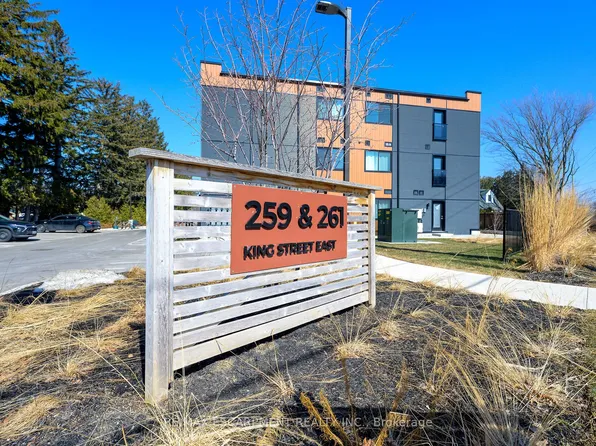 261 King St E #302, Hamilton, ON L8G 1L9