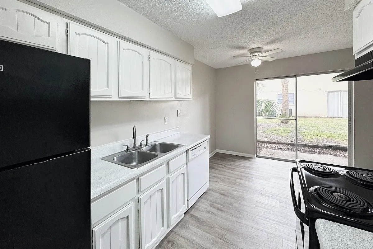 Ridge Apartments — Photo 3