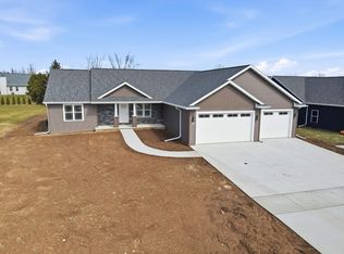 W7077 Jaclyn Ln, Greenville, WI 54942