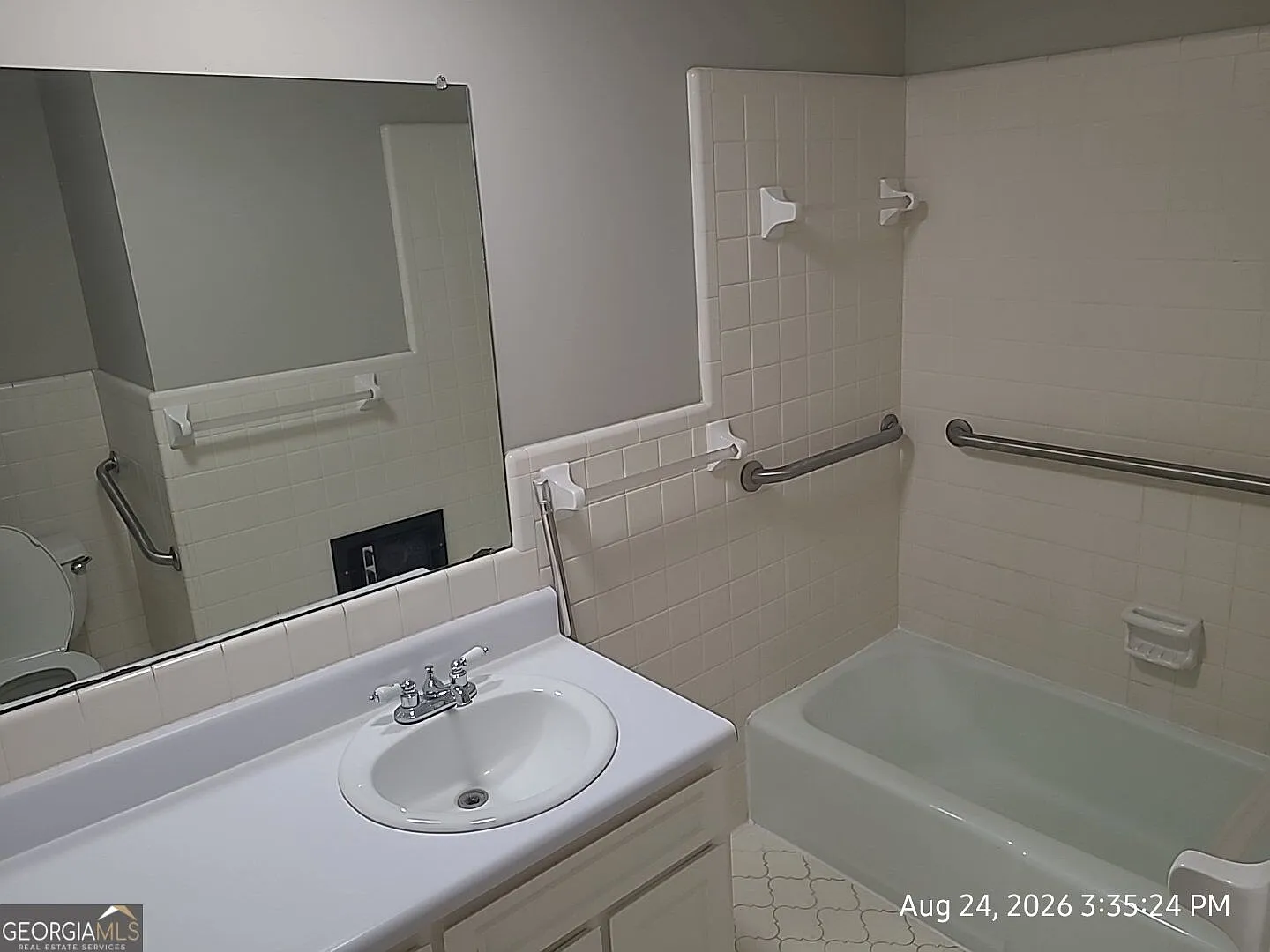 3 bed, 2.0 bath, $2,100 — Photo 2