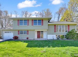 31 Chelsea Ct, Hillsdale, NJ 07642