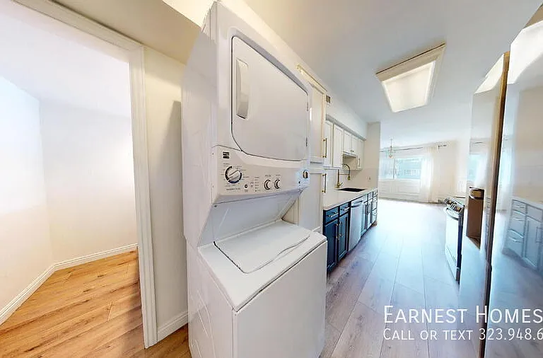 4915 Tyrone Ave #204 — Photo 9