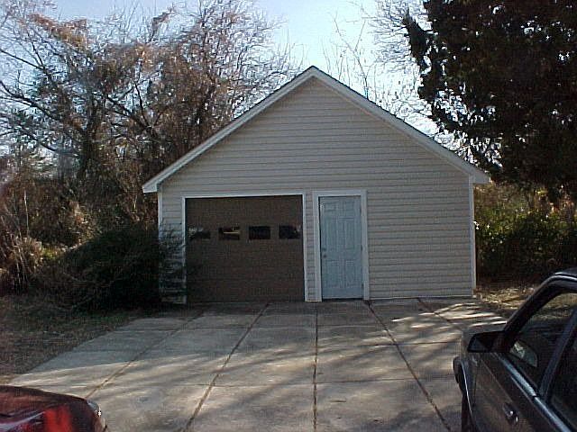 2nd image of 831 Orchard St
