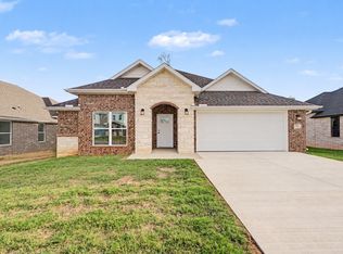 221 Spicewood Trl, Centerton, AR 72719