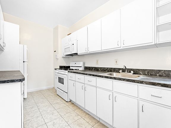2nd image of 30 Seaman Ave APT 4L