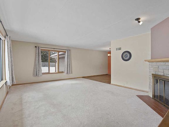 5th image of 228 E Alta Loma Cir